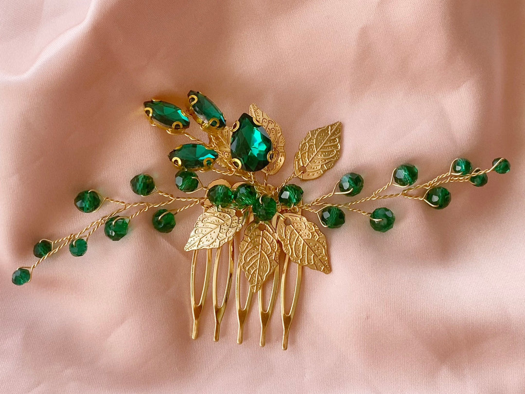 Goldener Haarkamm mit grünen Steinen für die Vintage Braut aus dem Brautaccessoires Shop Alicia's Diary