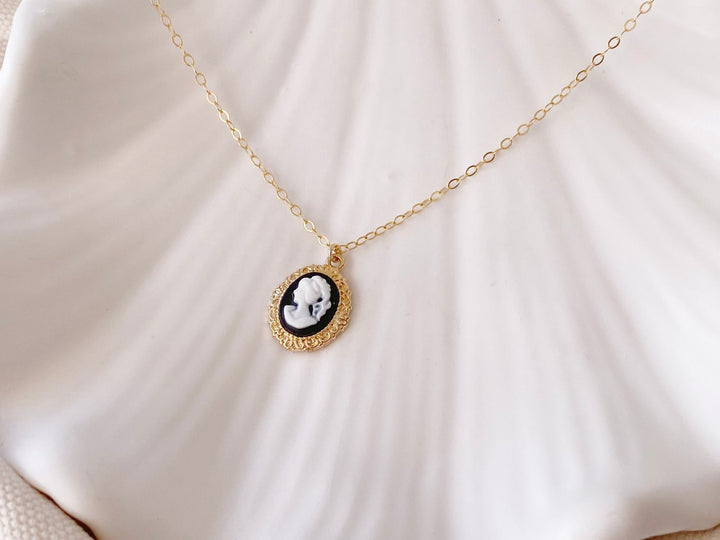 Besondere Statement Halskette mit neuem antiken Kamee Schmuck von ALICIA'S DIARY