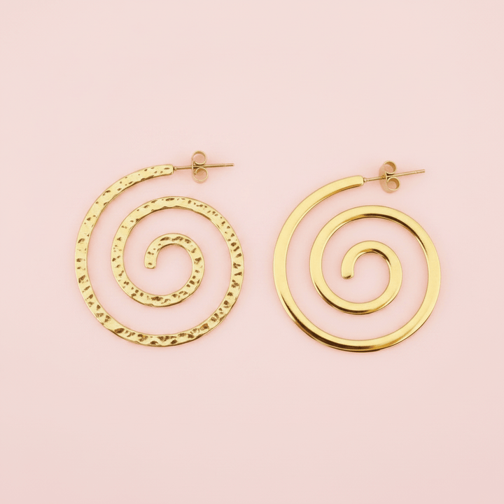 Gedrehte Creolen gold Schnecken, gehämmerte Spiral Ohrringe, Schmuck Onlineshop Deutschland, ausgefallen Ohrringe Gold modern