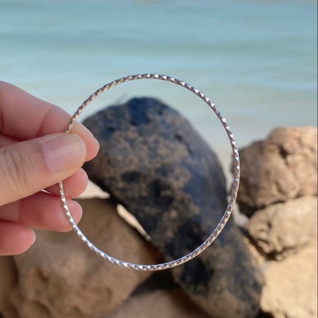 Trendy steel jewelry, waterproof bangle, silver bracelet for young modern women, minimalist and pure