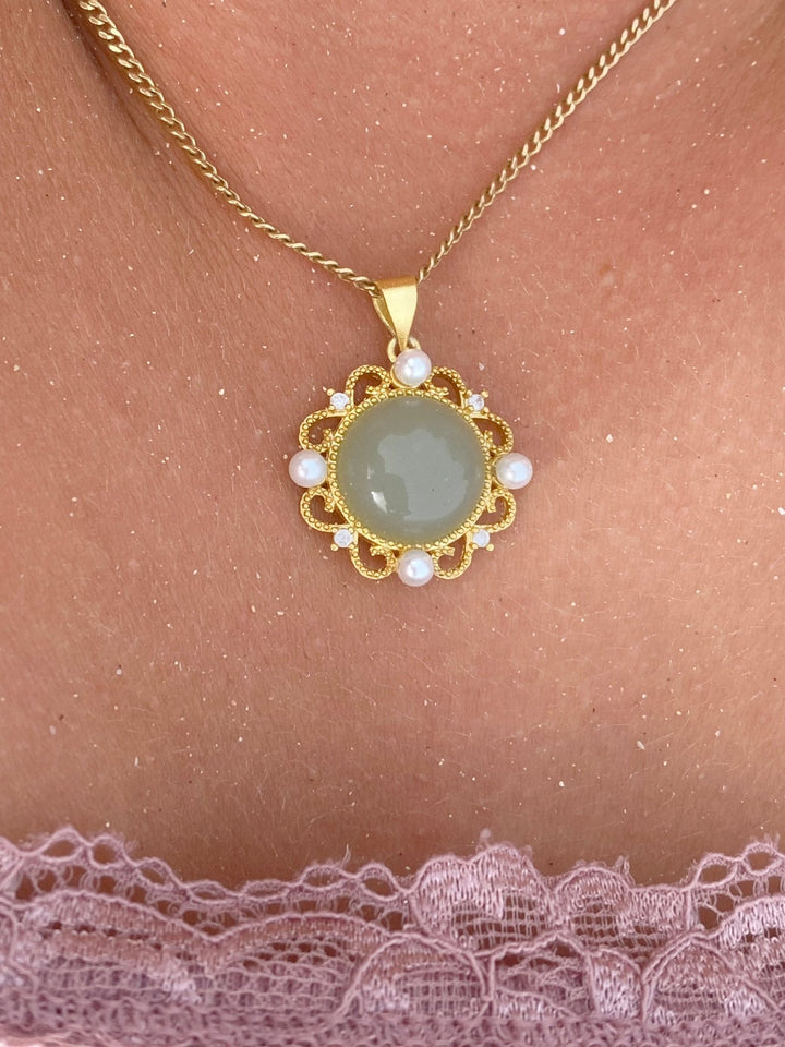 Goldene Beach Style Vintage Halskette aus 925 Sterling Silver mit großem grünen Stein, Sand auf der Haut, Alicia&