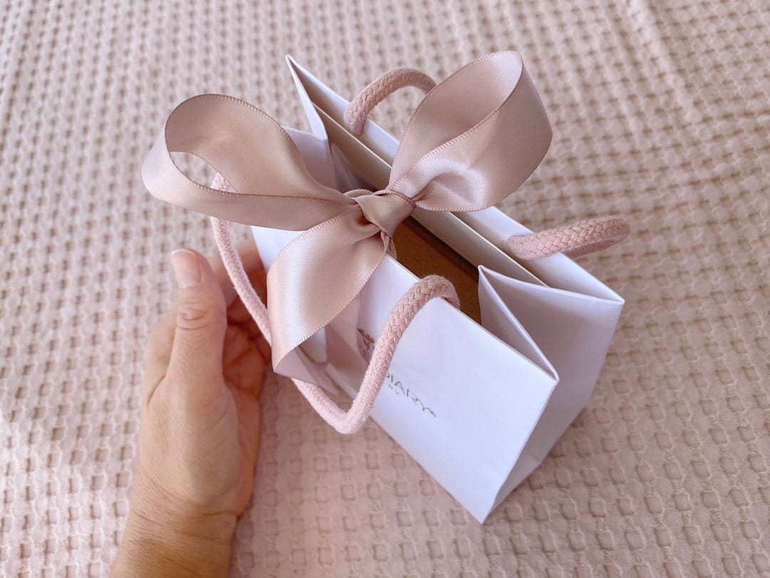 Romantische Geschenk Verpackung mit Schleife von ALICIA'S DIARY®