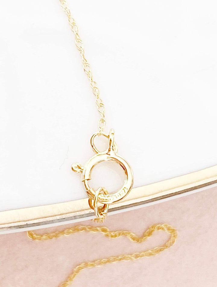 Zarte Goldfill Halskette mit kleinem pastell grünem Anhänger - kissedby.shop
