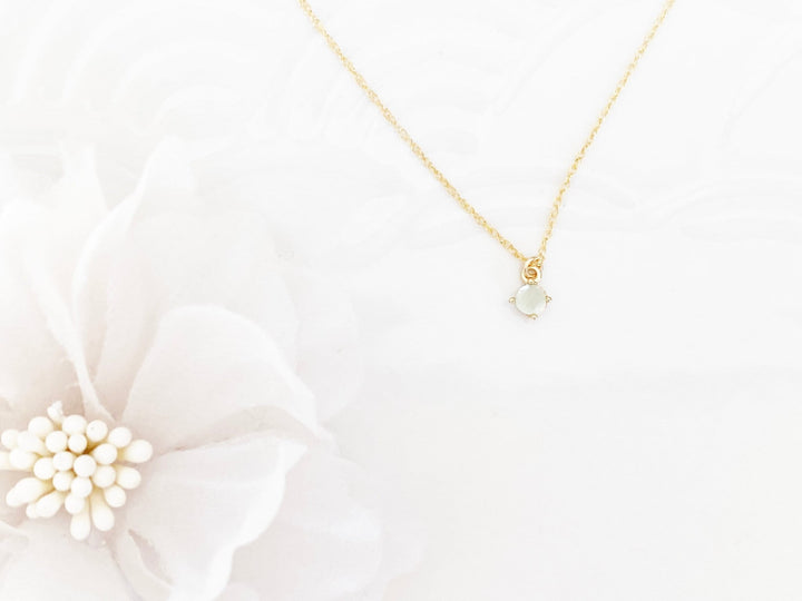 Zarte Goldfill Halskette mit kleinem pastell grünem Anhänger - kissedby.shop