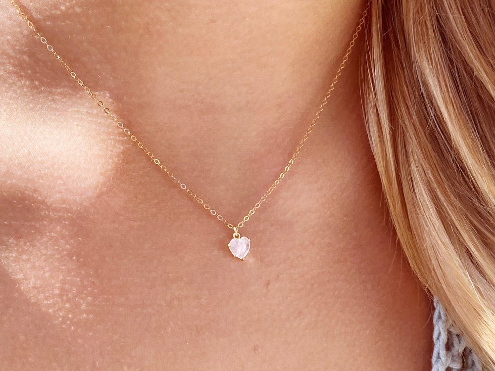 Zarte Goldkette mit Edelstein Herz Rosenquarz, kleiner Herz Anhänger aus Rosenquarz - ALICIA'S DIARY