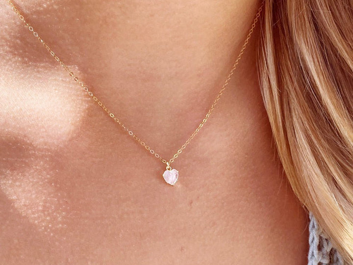 Zarte Goldkette mit Edelstein Herz Rosenquarz, kleiner Herz Anhänger aus Rosenquarz - ALICIA'S DIARY