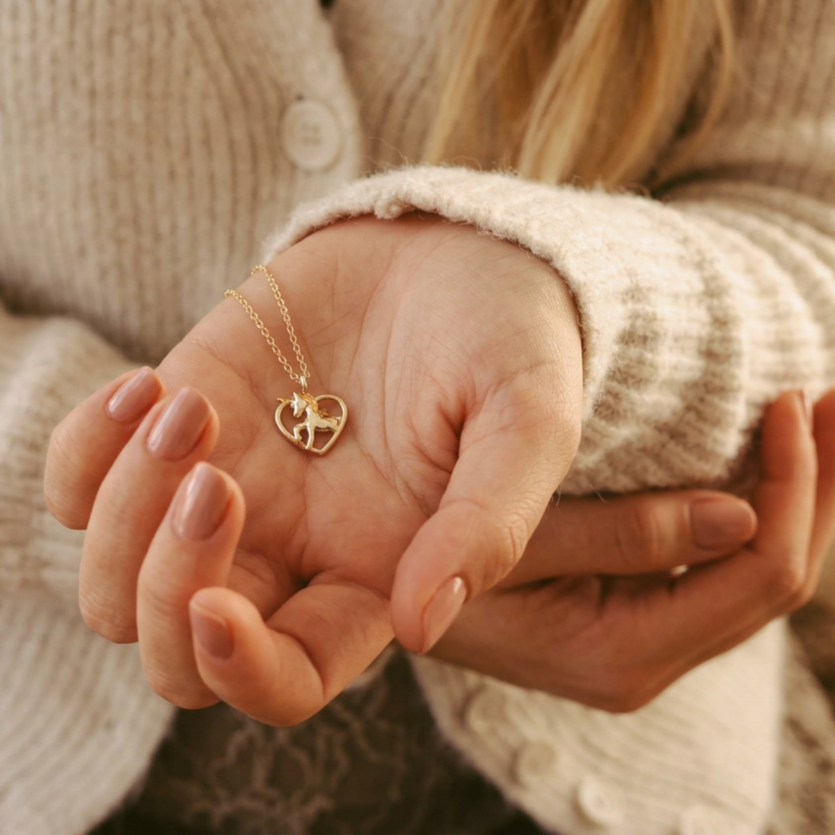 Geschenk Idee Schmuck für Mädchen: Echte silberne Halskette mit Einhorn und Herz Anhänger für Kinder und Frauen