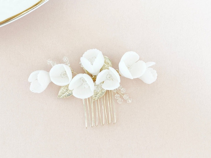 Zarter Braut Haarkamm Lori - gold mit Rocailles und zarten Blüten - kissedby.shop