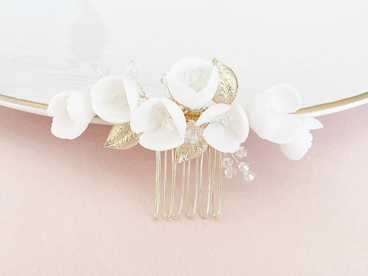 Zarter Braut Haarkamm Lori - gold mit Rocailles und zarten Blüten - kissedby.shop