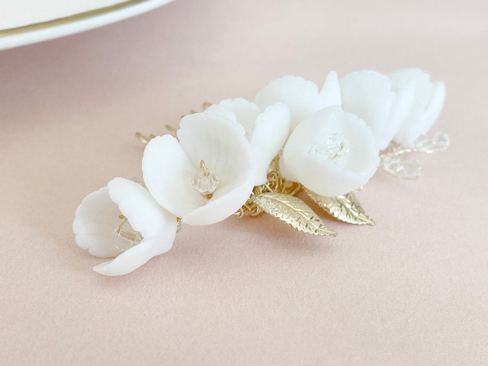 Zarter Braut Haarkamm Lori - gold mit Rocailles und zarten Blüten - kissedby.shop