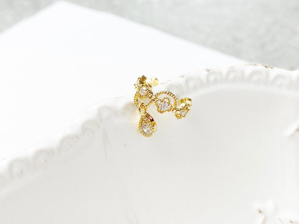 Zarter Earcuff mit Glitzersteinen - kissedby.shop