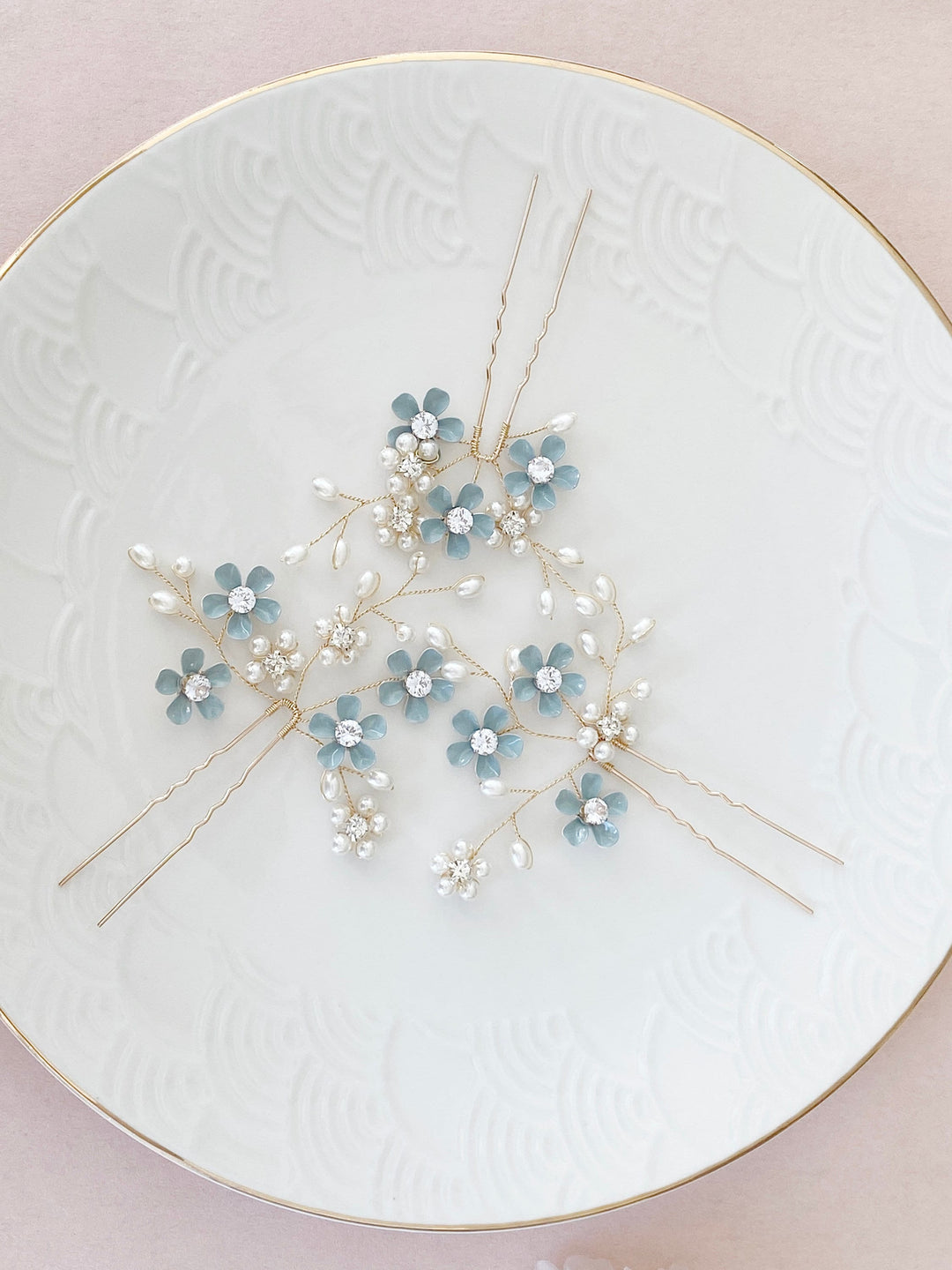 Haarpins mit Blumen für Hochzeitsfrisur schulterlange Haare von Alicia's Diary