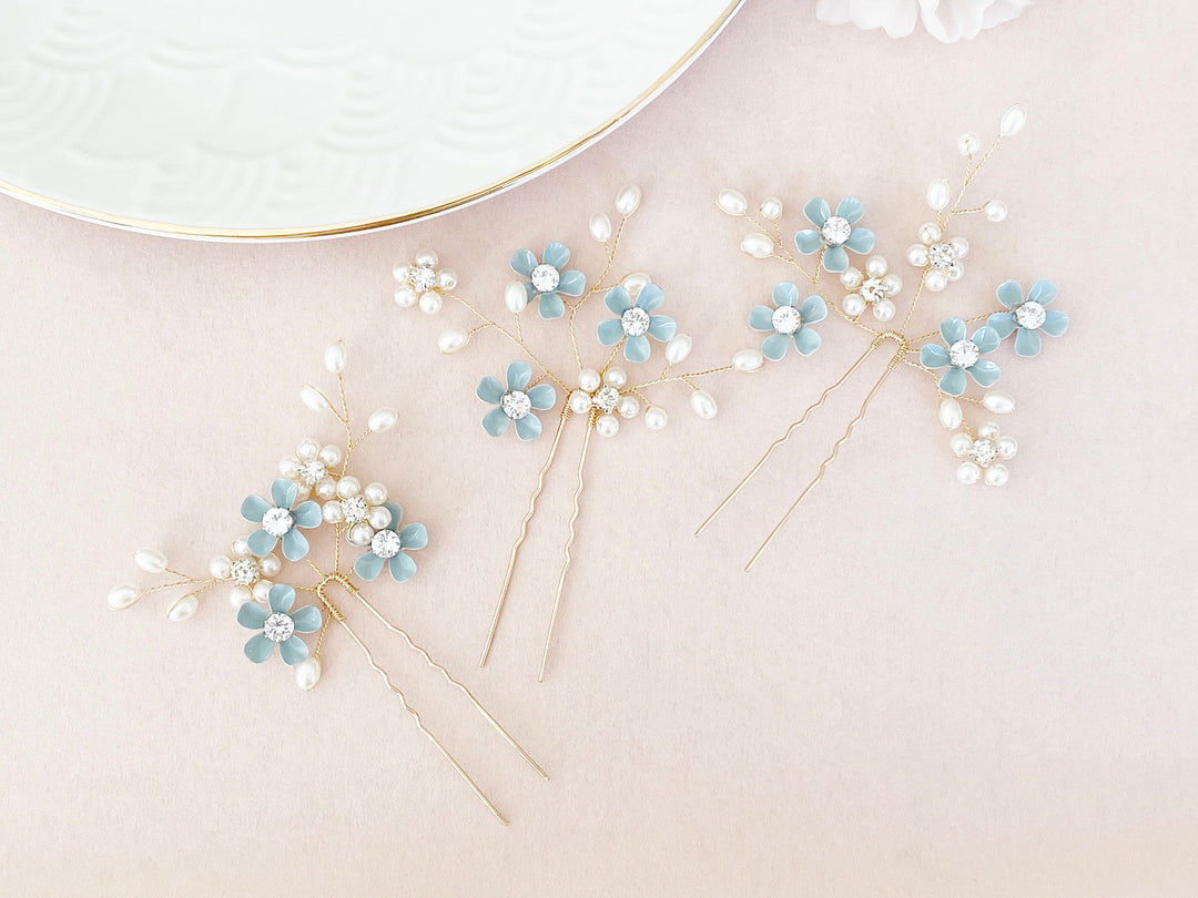 Bride to be 2026: Goldener Haarschmuck mit Blumen, Strass und Perlen von der beliebten Schmuckmarke Alicia's Diary